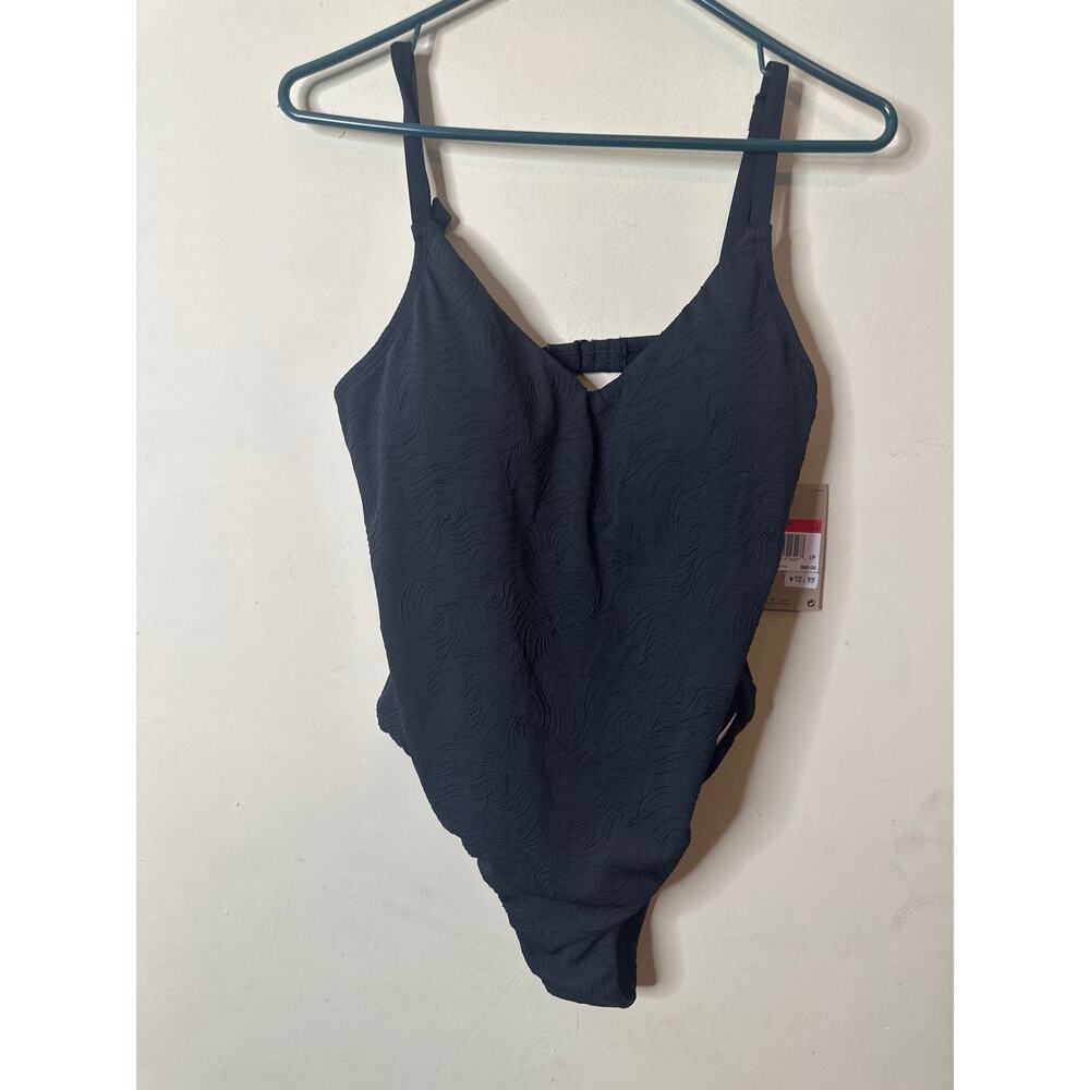 Nike Women's V-Neck Jacquard One-Piece Swimsuit L o